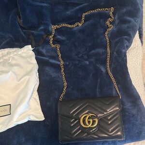 Auth Gucci GG Marmont Chevron Quilter leather crossbody bag w/ chain & dust bag